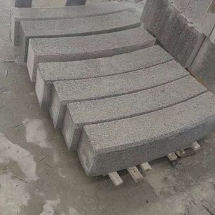 开封芝麻白弧形路牙石