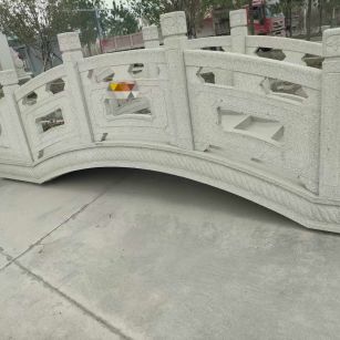 开封芝麻白拱桥，石桥