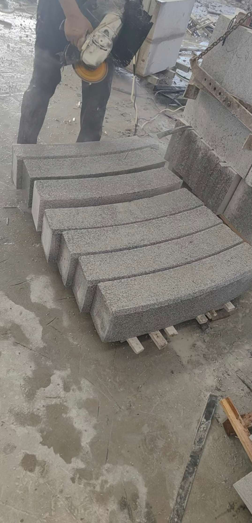 开封芝麻白弧形路牙石